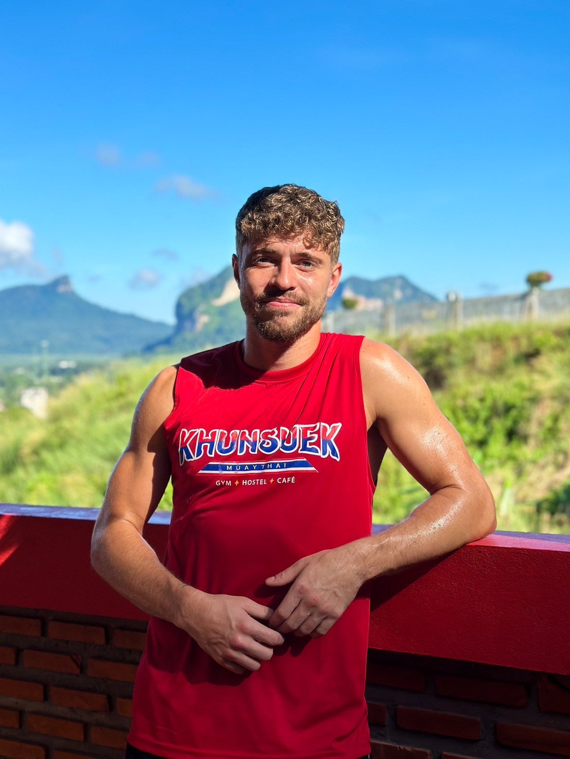 Khunsuek Sleeveless - Red